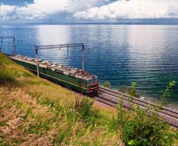 Train-skirting-Lake-Baikal