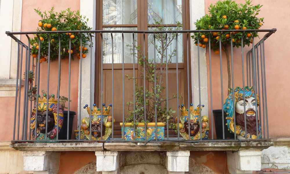 balcony-in-taormina-sicily
