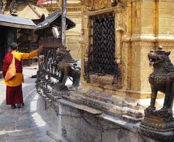 bhutan-monk-prayerwheel