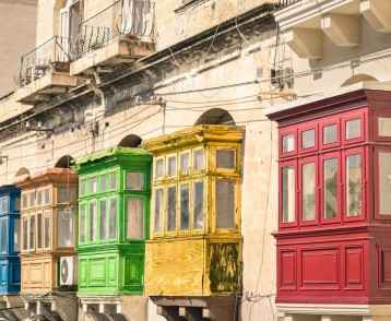 colourful-balconies-valetta-malta