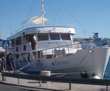 croatia-emanuel-moored-in-split-right-on-harbour
