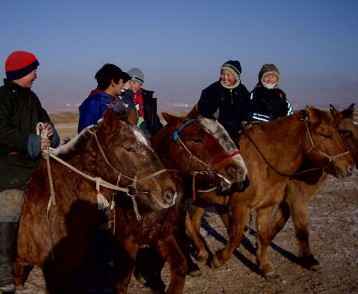 mongolia-kids-horses
