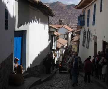 narrow-street-cusco