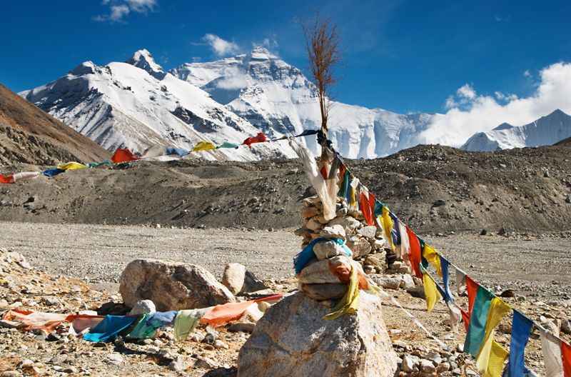prayer-flags-at-everest-base-camp-tibet