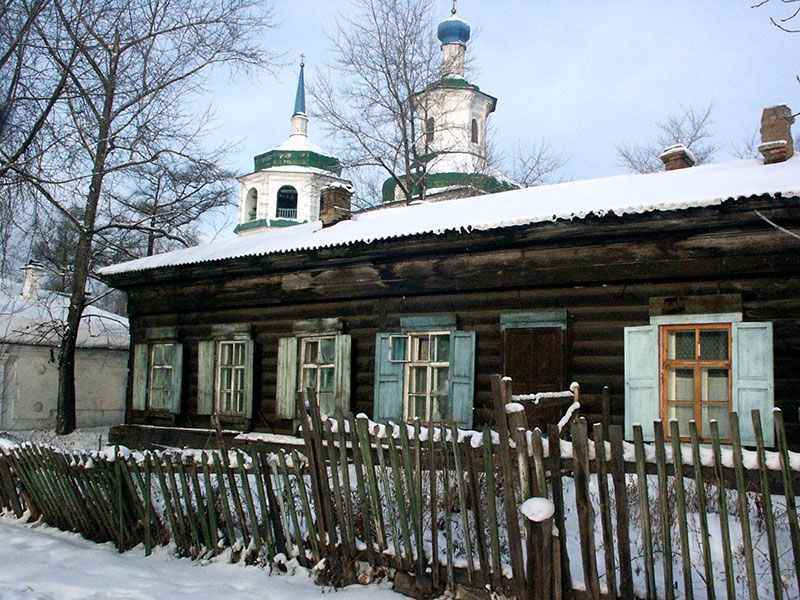 russia-wooden-house-irkutsk