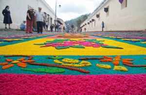alfombras-de-semana-santa-la-antigua-guatemala (1)