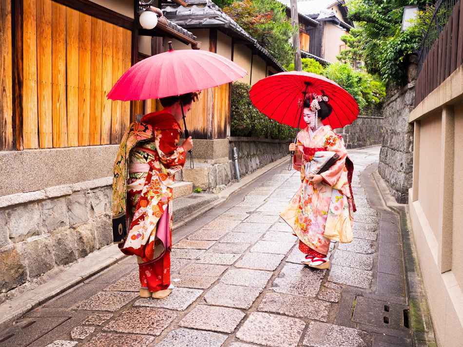 beautiful Maiko ladies in Kyoto.